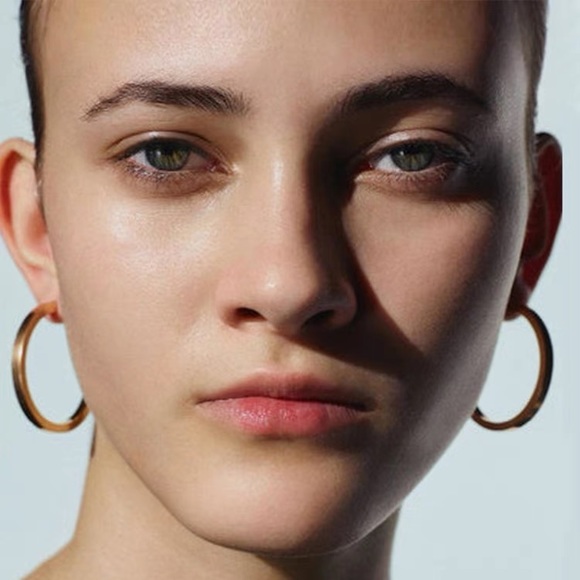 18k gold Hoop Earrings, thick gold hoop, big hoop earrings, medium gold hoops - Picture 12 of 13